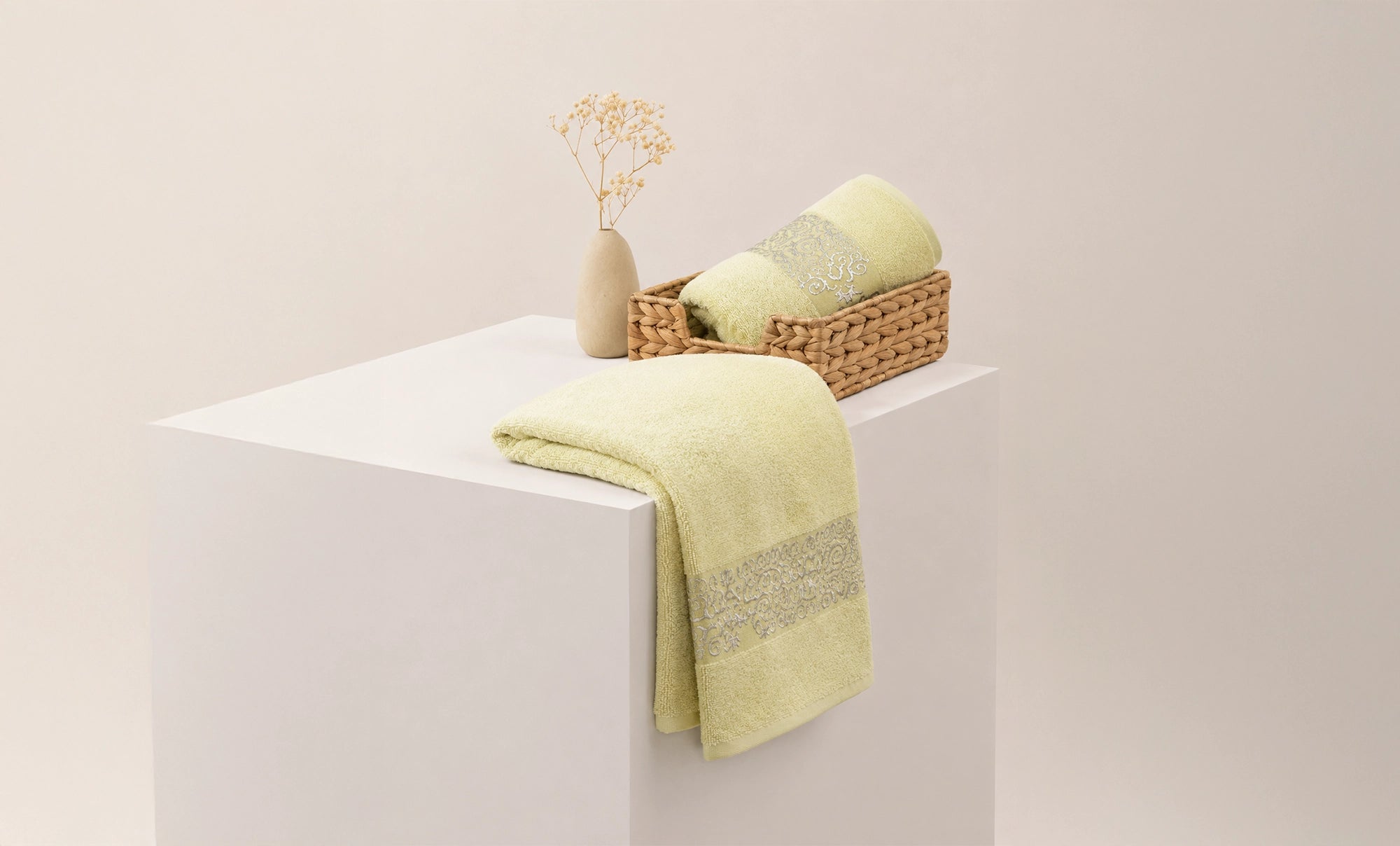 Qabbani Jacquard Plain Towel 4 Pieces