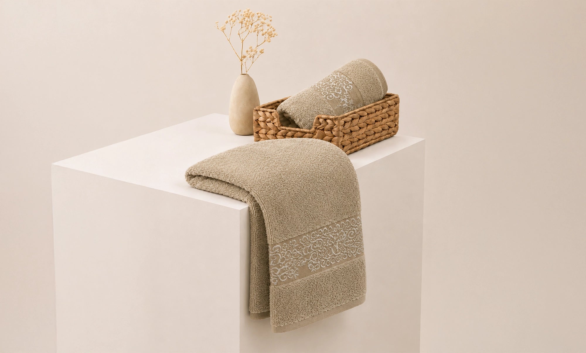 Qabbani Jacquard Plain Towel 4 Pieces