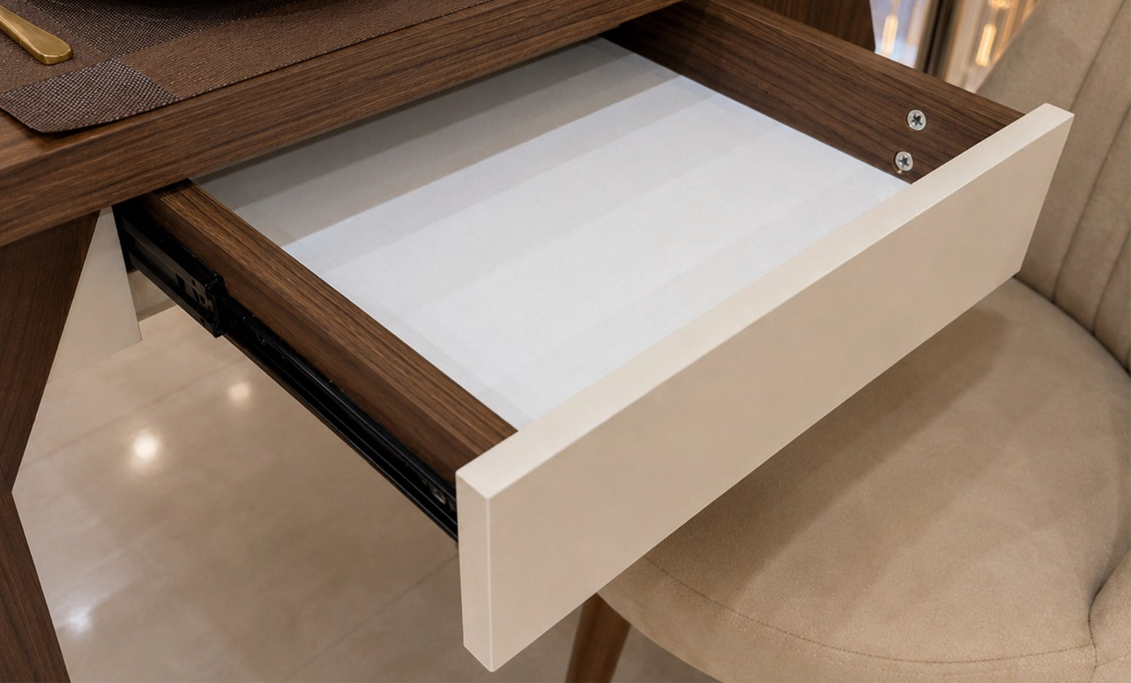 GT6-140 Dining Table + 4 Chairs